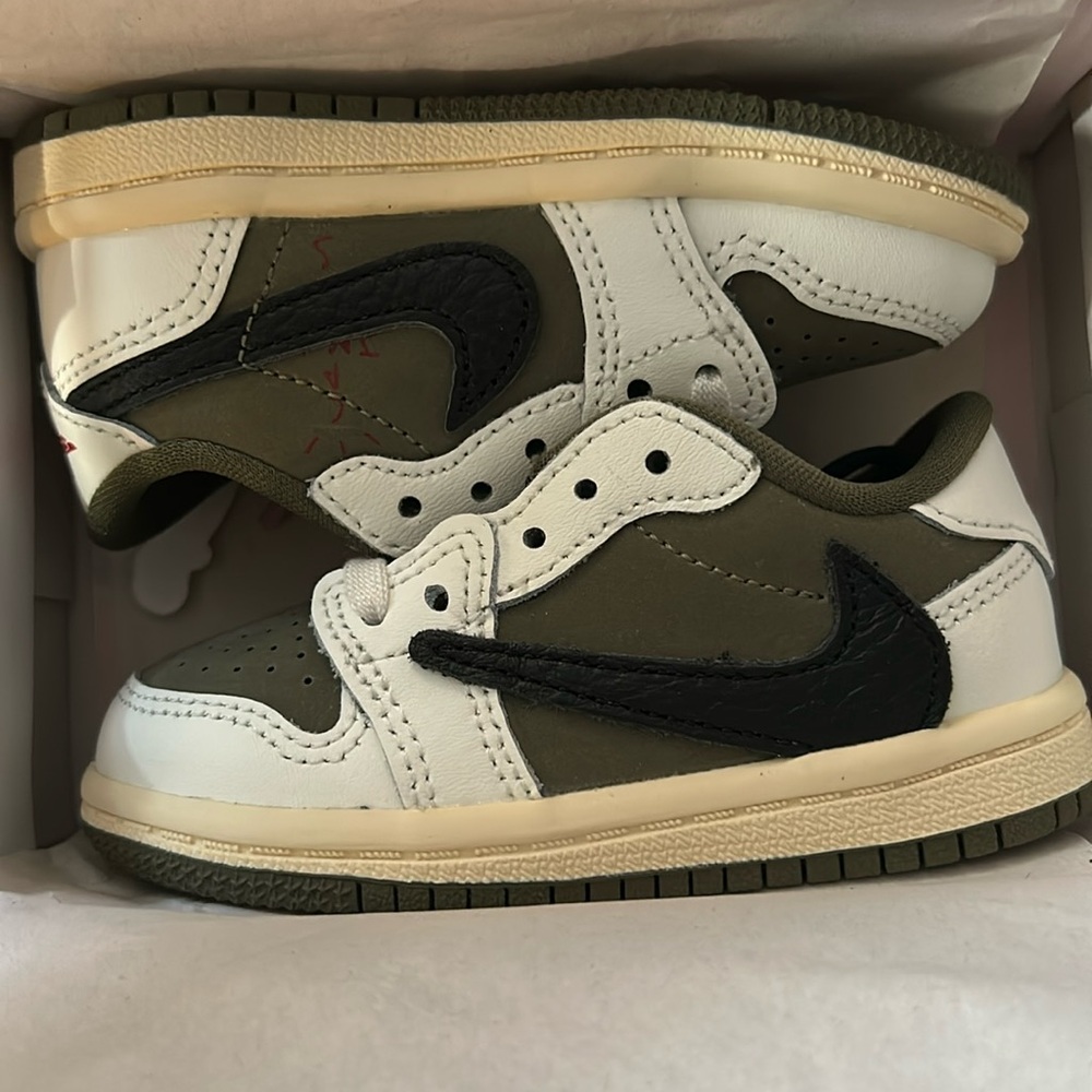 New! Travis Scott's x Air Jordan 1 low OG TD, size 5C